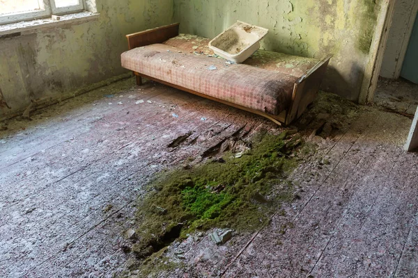 Zgniłe Piętro Opuszczonym Mieszkaniu Mieście Widmo Prypeć Strefa Czarnobyla Ukraina — Zdjęcie stockowe