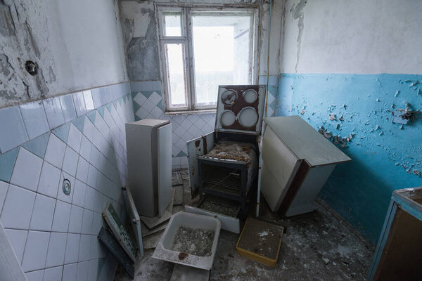 Заброшенная квартира в городе-призраке Припять, постапокалиптический интерьер, Чернобыльская зона, Украина