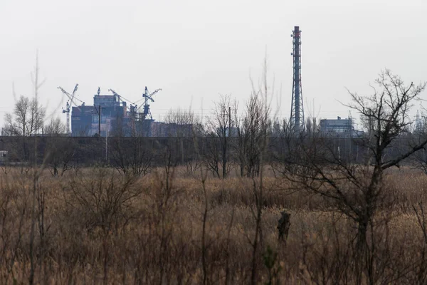 切尔诺贝利核电站5号机组在切尔诺贝利区的地平线 废弃和世界末日后景观尚未完工的建筑景观 — 图库照片