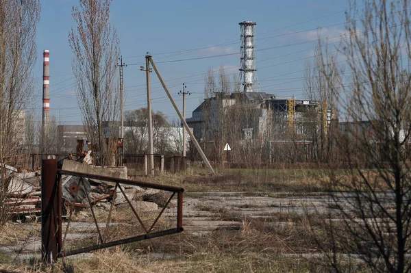 Заброшенная Чернобыльская Аэс Объектом Убежище Называемым Саркофагом Старым Дымоходом Свалка — стоковое фото