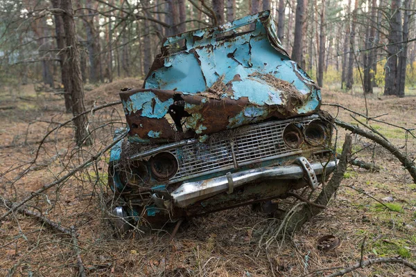Vehículo Radiactivo Abandonado Viejo Coche Oxidado Cerca Ciudad Fantasma Pripyat — Foto de Stock