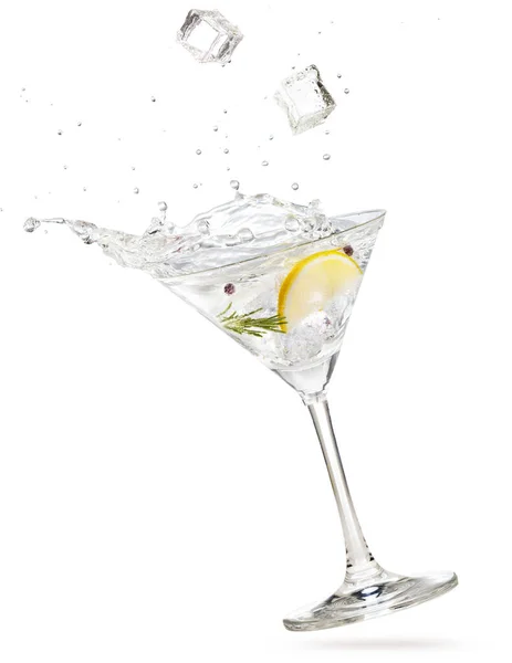 Isbitar Faller Gin Martini Cocktail Stänk Vit Bakgrund — Stockfoto