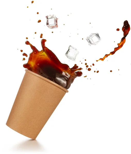 Isbitar Som Faller Stänk Take Out Kaffe Isolerad Vit — Stockfoto