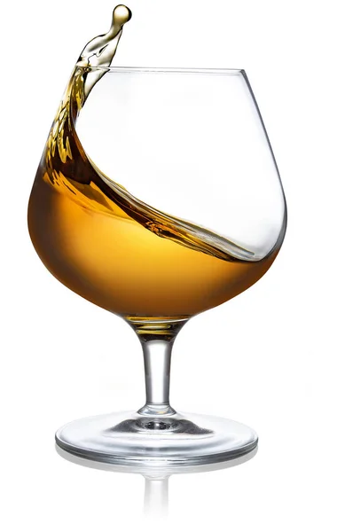 Spritzer Cognac Einem Snifter Isoliert Auf Weißem Hintergrund — Stockfoto