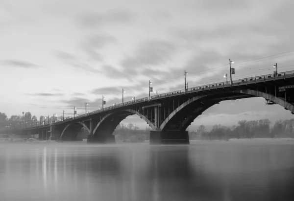 Ponte Sobre Rio Angara Localizada Cidade Irkutsk — Fotografia de Stock