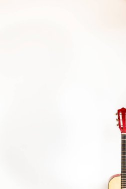 İzole edilmiş bir gitarın fotoğrafı 