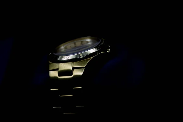 Foto Reloj Oro Aislado — Foto de Stock