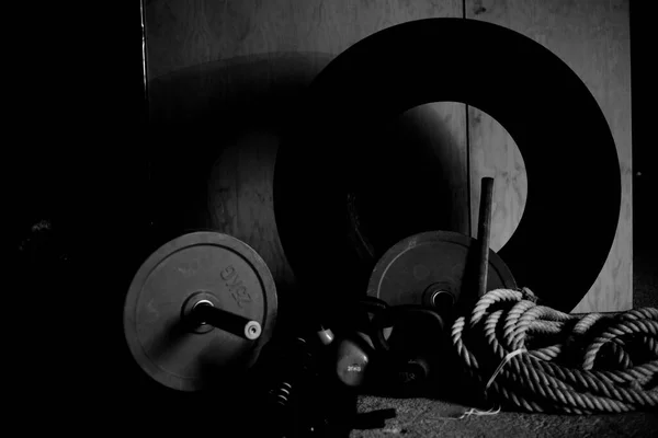 Equipo Gimnasio Con Una Luz Dramática — Foto de Stock