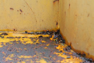 çelik saçtan kaynak arasında pas