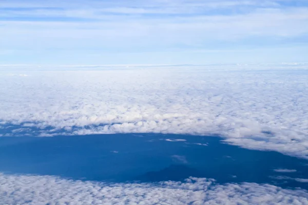 Облачный абстрактный фон похож на ледник в море — стоковое фото