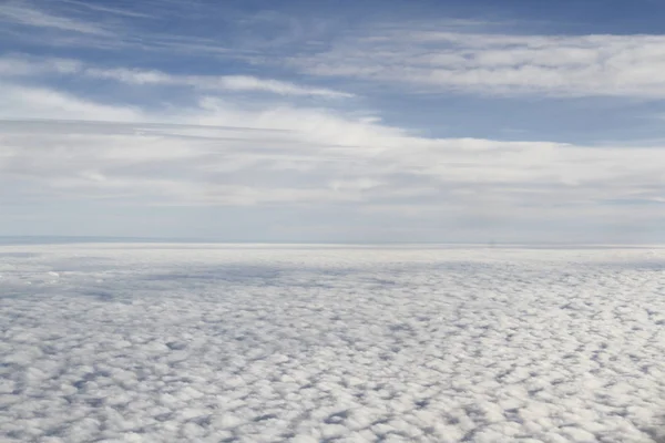 Wolkenlandschaft abstrakter Hintergrund sieht aus wie Gletscher auf See — Stockfoto