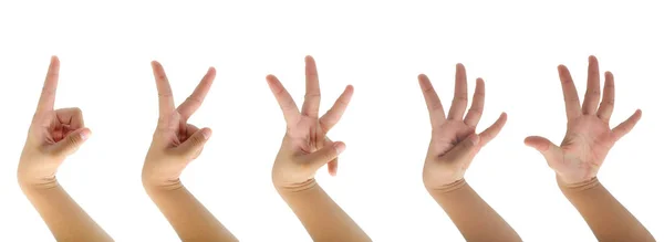 Rękę młodej dziewczyny z jednego do pięciu palcem pokazać się na białym tle na w — Zdjęcie stockowe