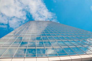 mimari desen yansıması ile bina penceresiyle