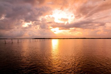 güzel renk sabah ışık ile güneş tropikal deniz manzarası