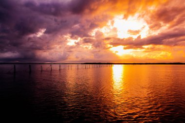 güzel renk sabah ışık ile güneş tropikal deniz manzarası