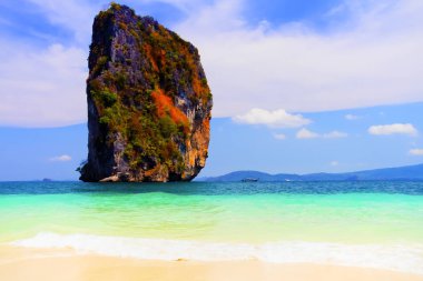 Temiz su ve Poda Island, Krabi il yakınındaki tek Adası,