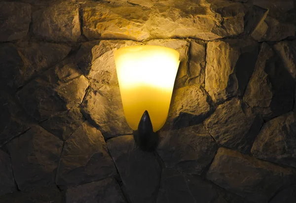 Lamp van licht op de muur voor achtergrond. — Stockfoto