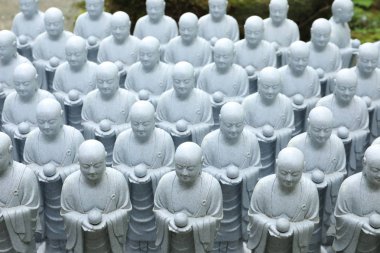 Jizo Bodhisattva heykelleri ya da bebek Buda heykelleri... 