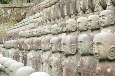 Jizo Bodhisattva heykelleri ya da bebek Buda heykelleri... 