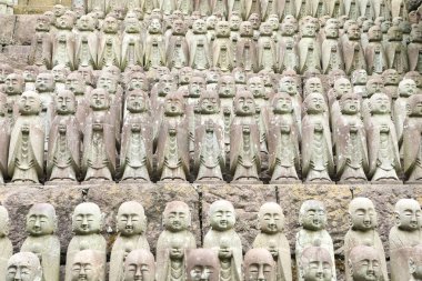 Jizo Bodhisattva heykelleri ya da bebek Buda heykelleri... 