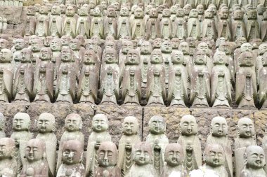 Jizo Bodhisattva heykelleri ya da bebek Buda heykelleri... 