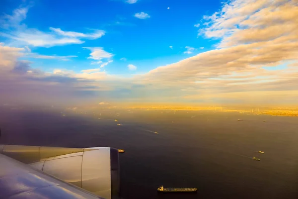 Blick Auf Wolke Und Dämmerung Aus Dem Flugzeugfenster — Stockfoto