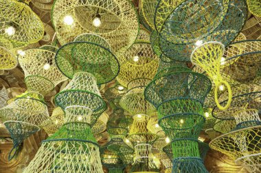 Tayland hasır işinden yapılmış tavan lambaları..