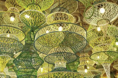 Tayland hasır işinden yapılmış tavan lambaları..
