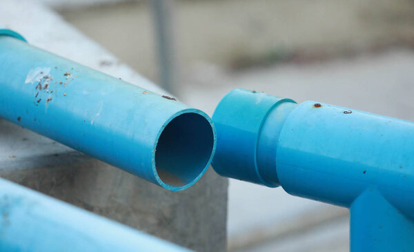 Трубы из ПВХ отрезаны
