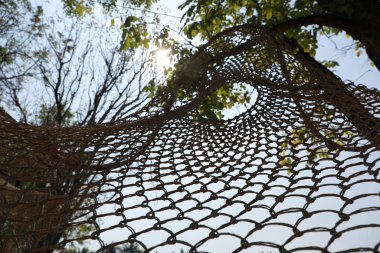 Yaprak dökme koruması için halat ağları