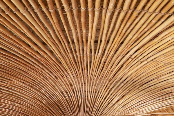 Estilo vintage moderno de teto feito de bambu — Fotografia de Stock