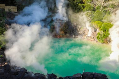 Umi Jigoku (Deniz cehennemi) mavi su. Sekiz kaplıcadan biri!