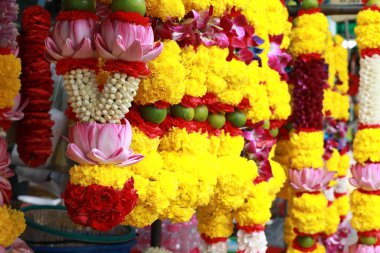 Flower garland for offering to monks.