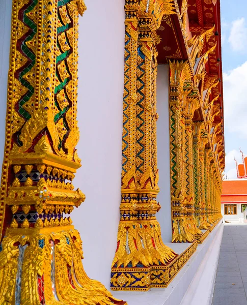 Architecture of windows and elaborately decorated pillars.Bangko — Stok fotoğraf