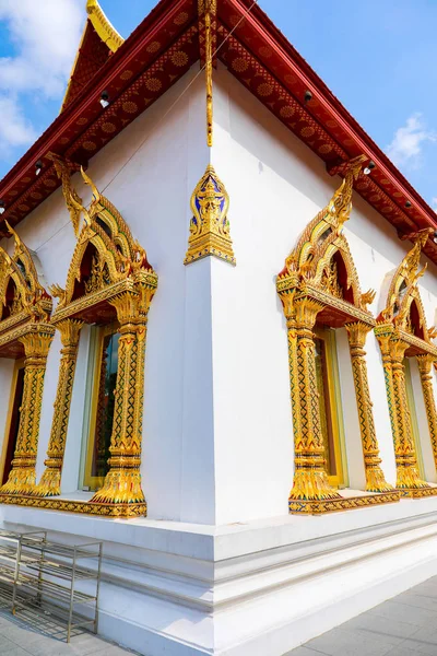 Architecture of windows and elaborately decorated pillars.Bangko — Stok fotoğraf