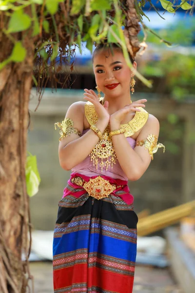 Asian teen girl in thai traditional dress. — Stok fotoğraf