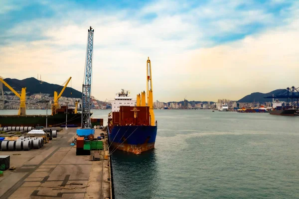 Porto de carga de Busan, Coreia do Sul, o quinto maior contêiner te — Fotografia de Stock