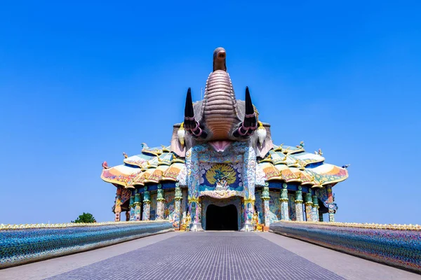 Wat Ban Rai Luang Pho Khun Parisutha Dan Khun Thot — 스톡 사진