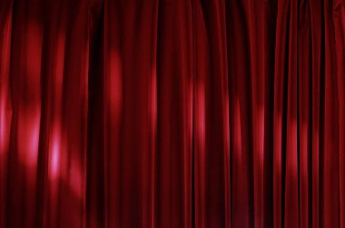 Aydınlatılmış bantlı tiyatro perdesi, arka plan olarak ideal..