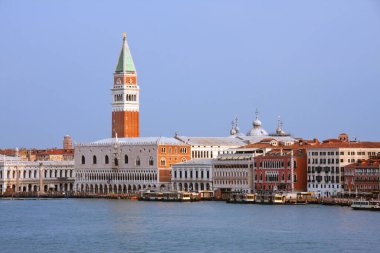 Venedig, İtalya 'da Dogenpalst ve Campanile di San Marco