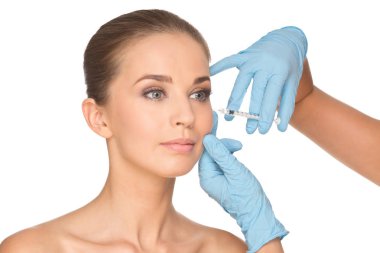 Çekici genç kadın Botox, ayrı tutulan kozmetik enjeksiyon alır