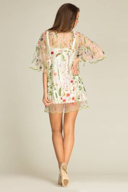 Arka tarafta elbise güzel gövdeli modeli.