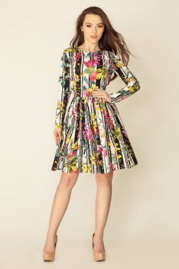 Güzel model modern elbise.