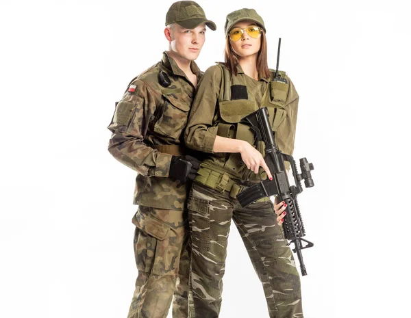 Mann und Frau im Soldatenanzug auf weißem Hintergrund. Stockfoto