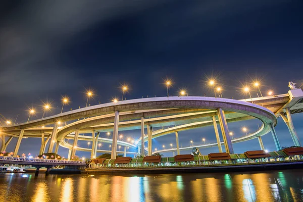 A Ponte Bhumibol (também conhecida como a Estrada Anel Industrial Brid — Fotografia de Stock