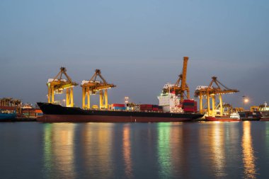 kap kargo yük gemi içinde shipya vinç bridge çalışma ile