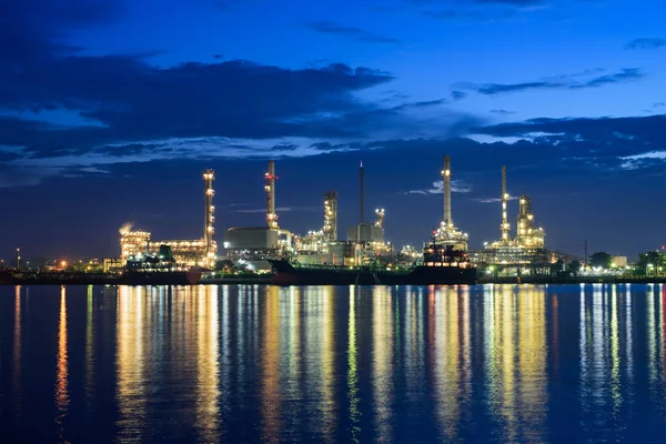 Oil and gas refinery petrochemical factory — Stock Photo, Image