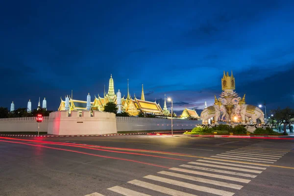 De tempel van de Smaragdgroene Boeddha in Bangkok — Stockfoto
