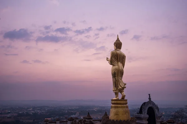 Golden buddha statue in Khao Noi temple at sunrise — Stock Photo, Image