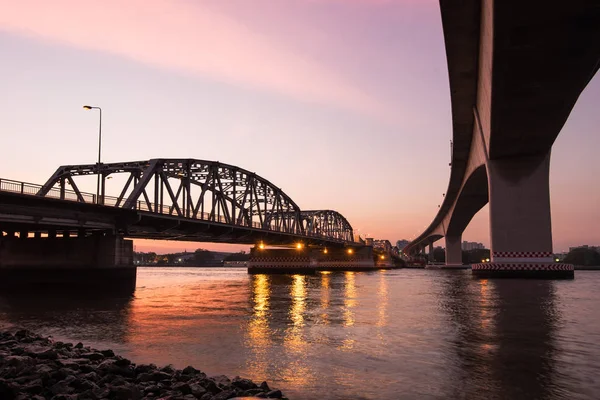 Krung Thep köprü veya Bangkok Köprüsü, Chao metal köprüden 